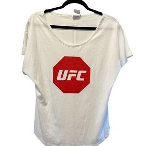NWT UFC Women’s White Short Sleeve UFC Graphic Tee Shirt Scoop Neck - Size Large